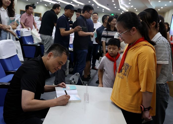 发布会现场4高斌摄.jpg