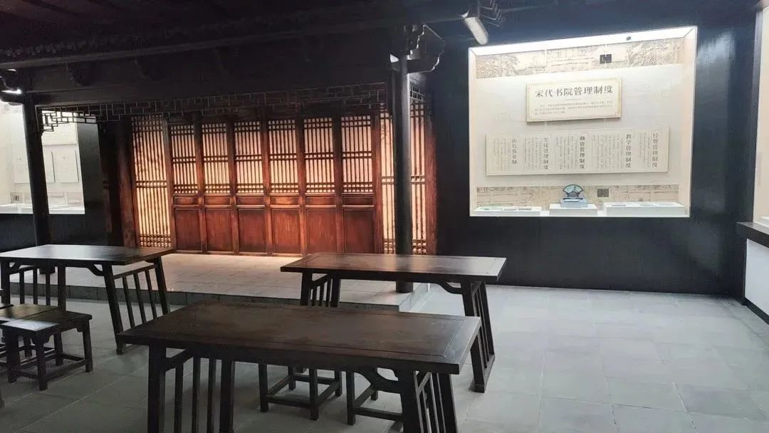万峰林里的好“枫”警